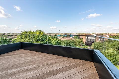 2 bedroom flat to rent, Wood Crescent, London