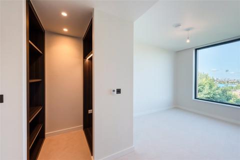 2 bedroom flat to rent, Wood Crescent, London