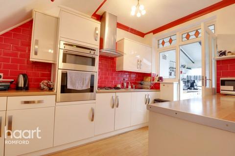 20 Eddy Close, Romford, RM7 9HS