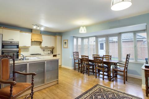 12 Bridgeside, Carnforth, LA5 9LF