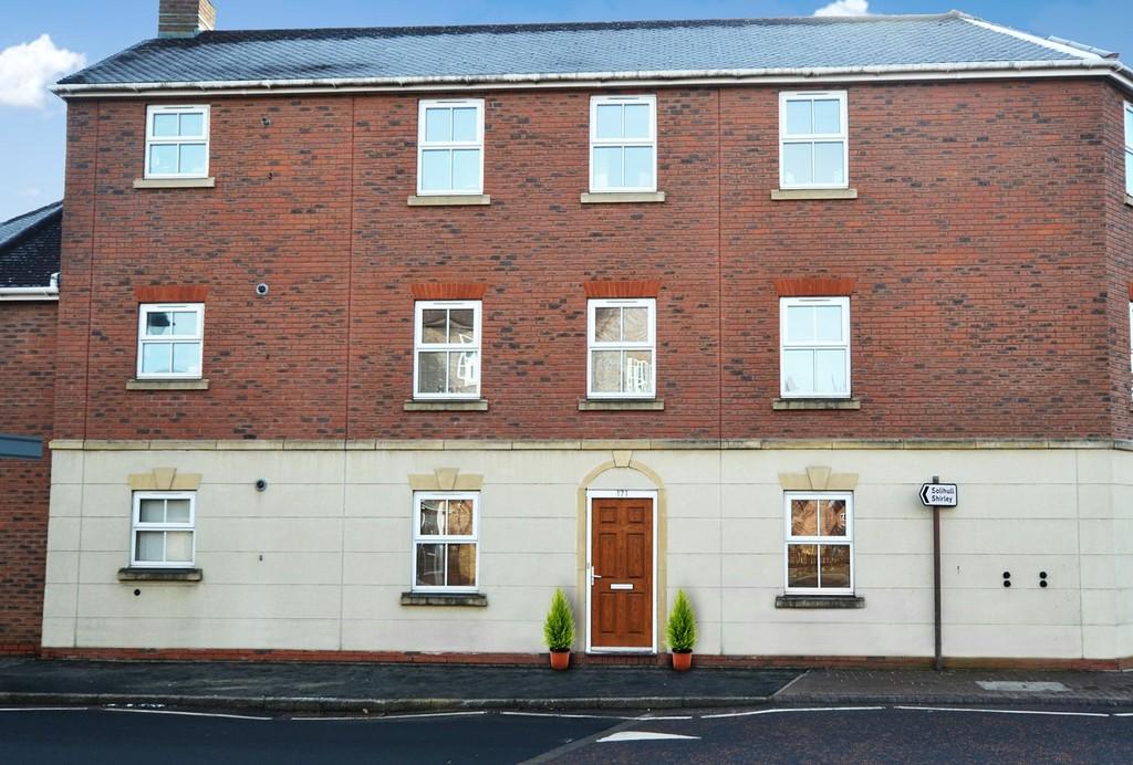 Dickens Heath Road, Dickens Heath 2 bed ground floor flat £159,950