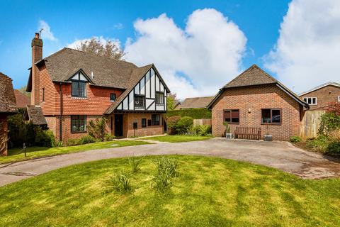 5 Goldenfields Close, Liphook, GU30 7EZ