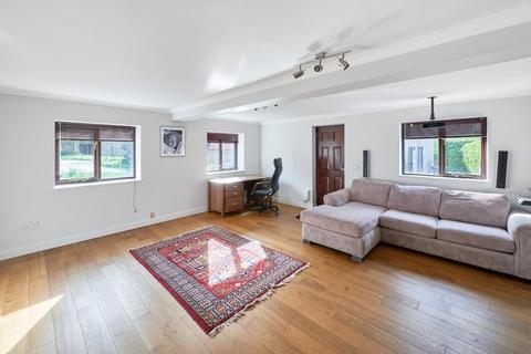 5 Goldenfields Close, Liphook, GU30 7EZ