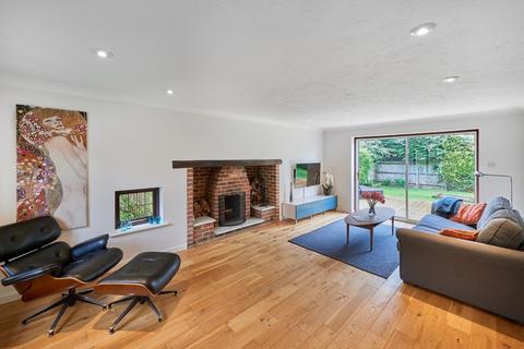 5 Goldenfields Close, Liphook, GU30 7EZ