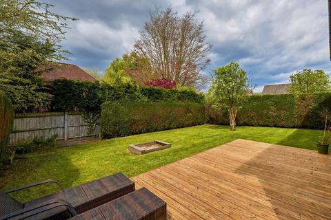 5 Goldenfields Close, Liphook, GU30 7EZ