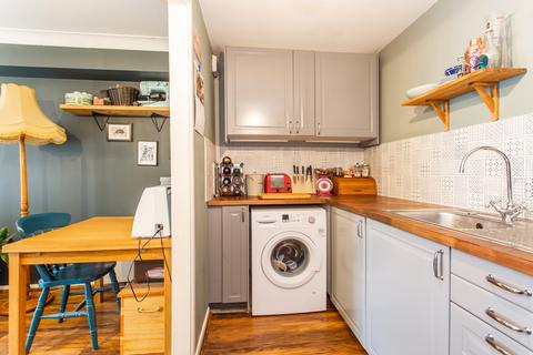6 Leabank Square, London, E9 5LP