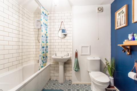 6 Leabank Square, London, E9 5LP