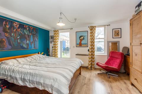 6 Leabank Square, London, E9 5LP