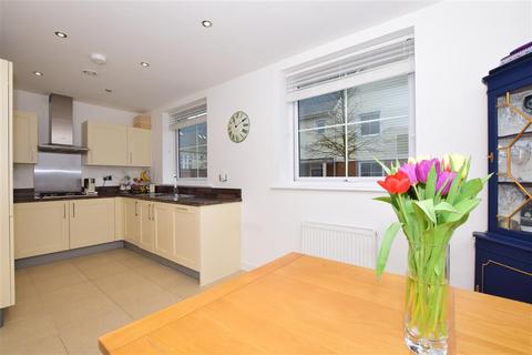 9 Berry Drive, Snodland, ME6 5FG
