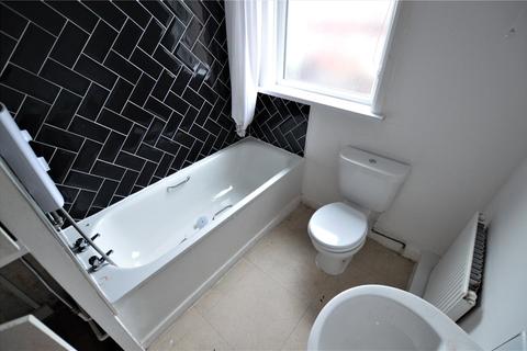 10 Arthington View, Leeds, LS10 2ND