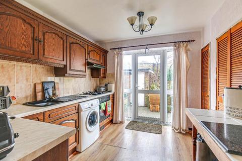 4 Woodview Close, South Croydon, CR2 9BD