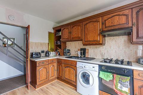 4 Woodview Close, South Croydon, CR2 9BD