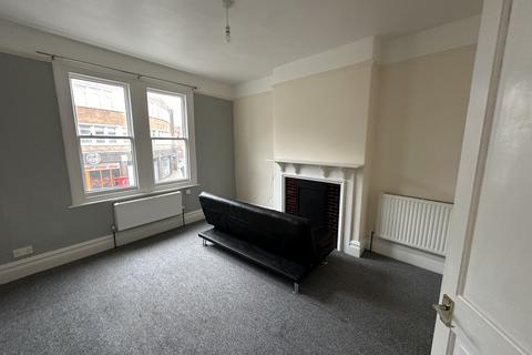 3 bedroom flat to rent, Boutport Street, Barnstaple, EX31 1SX
