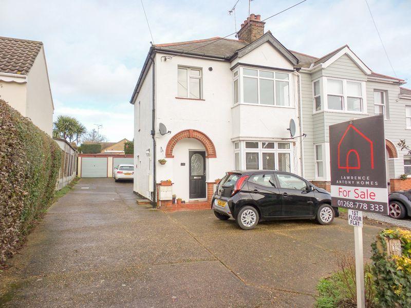 Daws Heath Road, Rayleigh 1 bed apartment £200,000