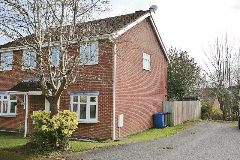 Hillside Close, Banbury 3 bed semidetached house £270,000