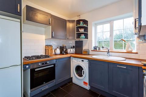 27 Queens Road, Thames Ditton, KT7 0QY