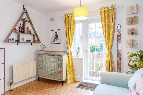 27 Queens Road, Thames Ditton, KT7 0QY