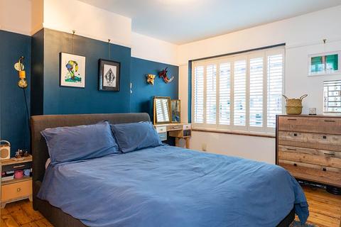 27 Queens Road, Thames Ditton, KT7 0QY