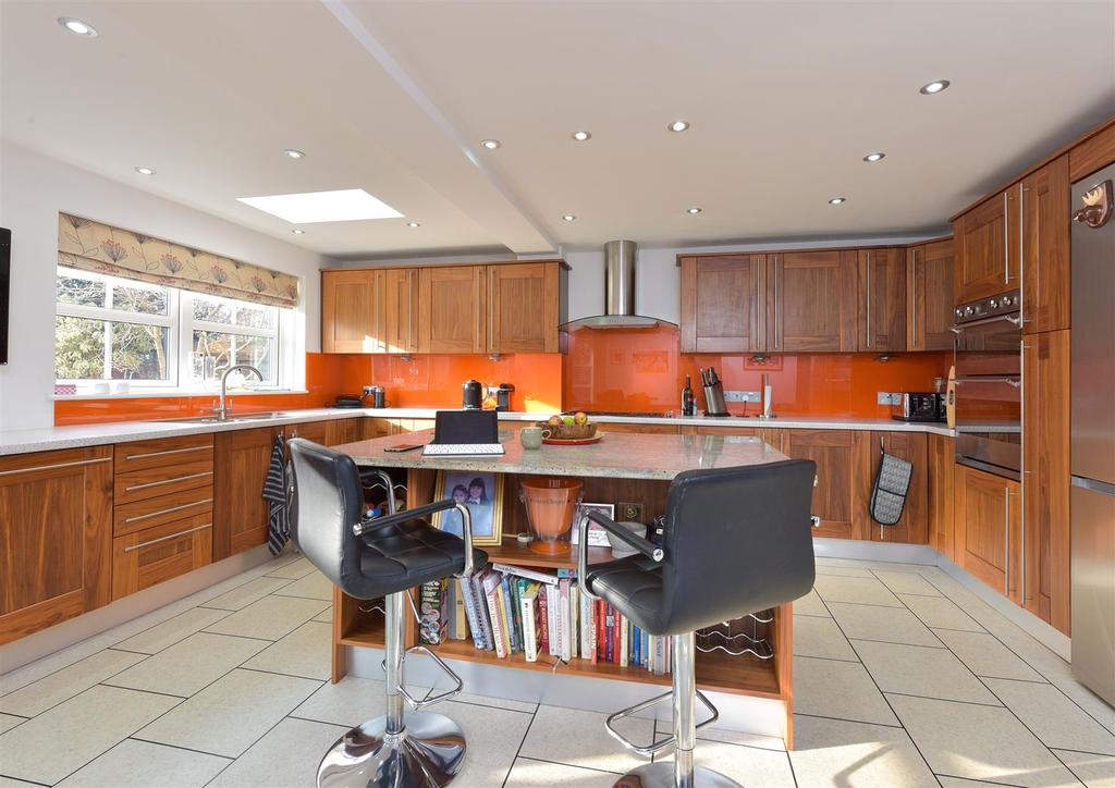 Weaver Avenue, Sutton Coldfield 4 bed detached house £450,000