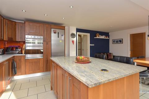 6 Weaver Avenue, Sutton Coldfield, B76 2BG