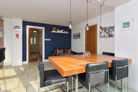 6 Weaver Avenue, Sutton Coldfield, B76 2BG