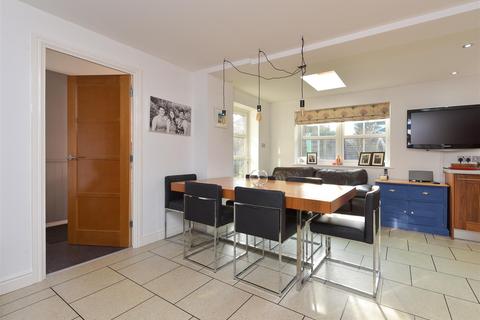 6 Weaver Avenue, Sutton Coldfield, B76 2BG