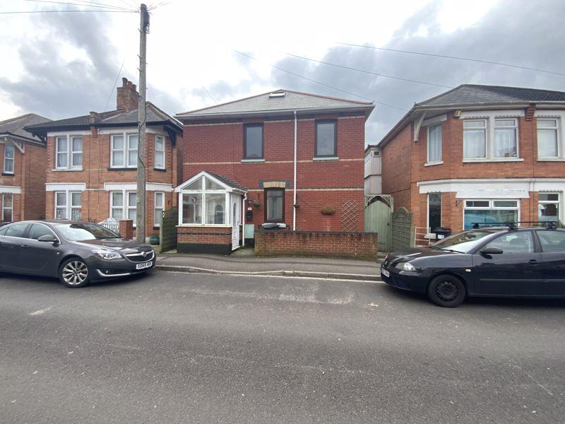 Wheaton Road, Pokesdown, Bournemouth 4 bed detached house £1,700 pcm