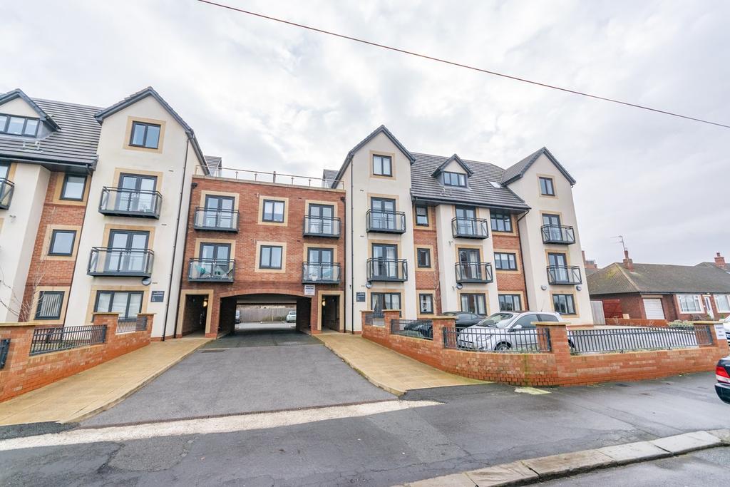 Fairhaven Road, Lytham St Annes, FY8 2 bed apartment £169,950