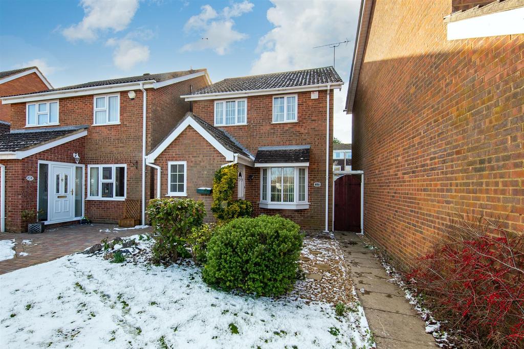 Garrett Close, Dunstable 3 bed detached house for sale £325,000