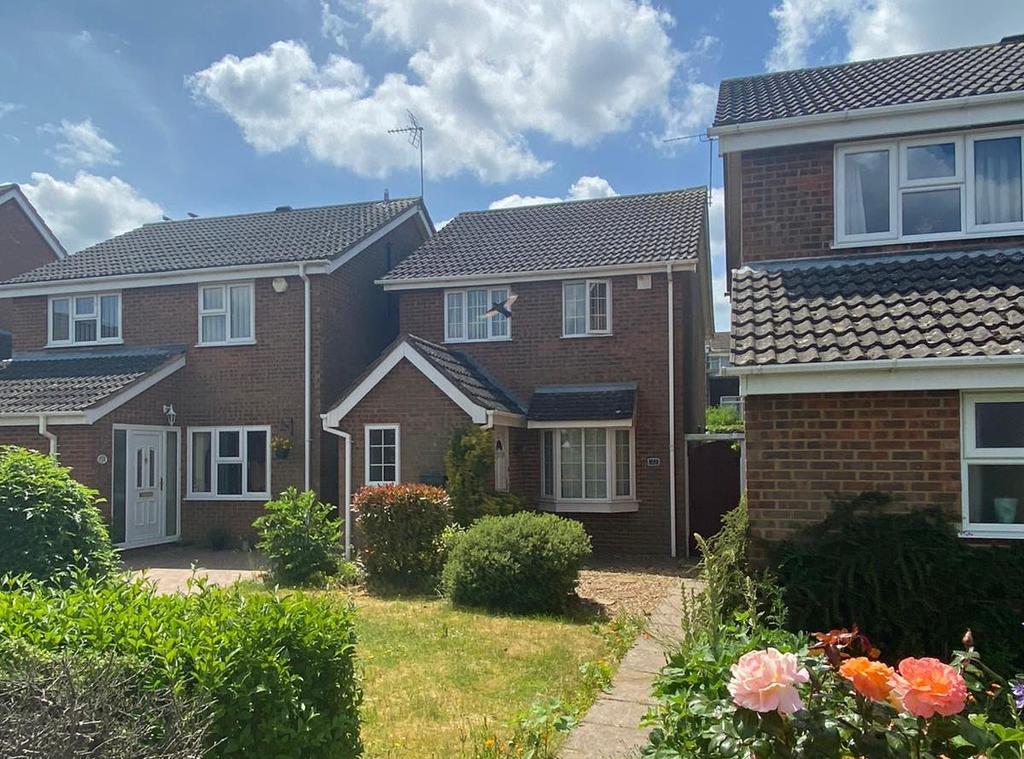 Garrett Close, Dunstable 3 bed detached house £350,000