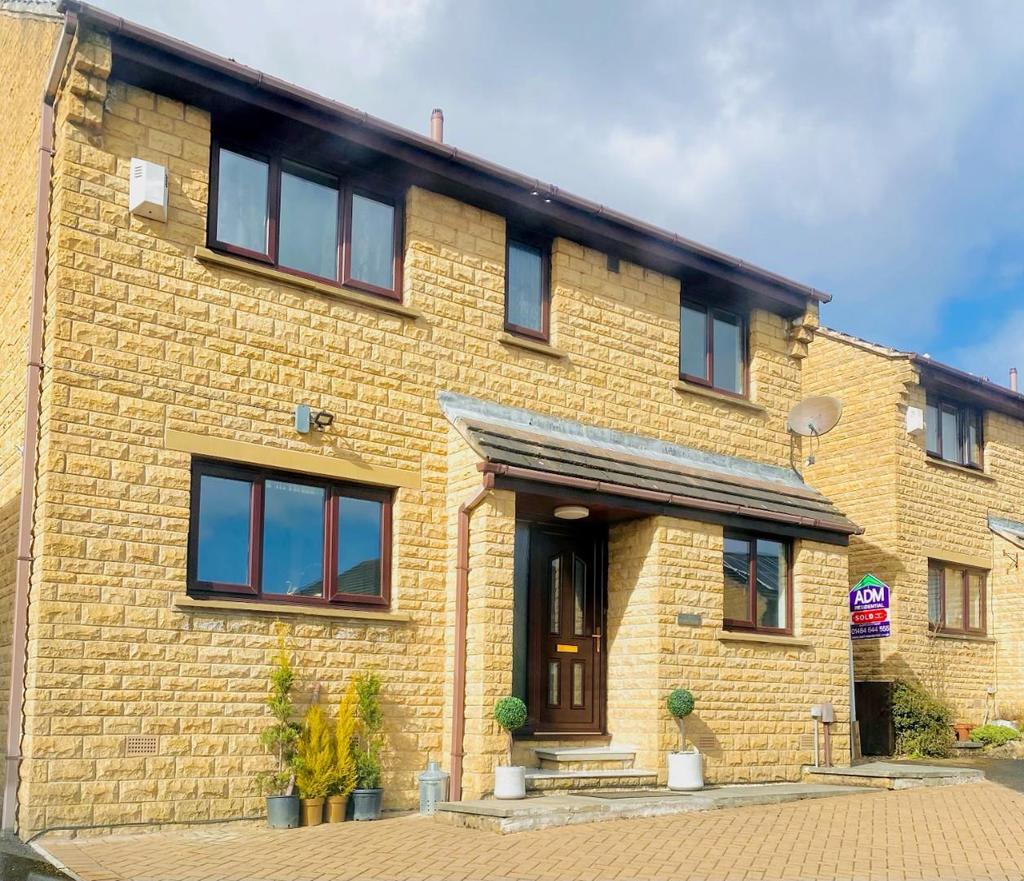 Moor Close, Beaumont Park, Huddersfield 4 bed detached house £325,000