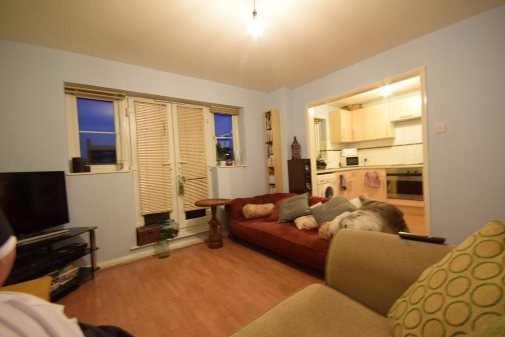 ROOM TO LET/HOUSE SHARE Queen Street, Desborough, Kettering 1 bed in