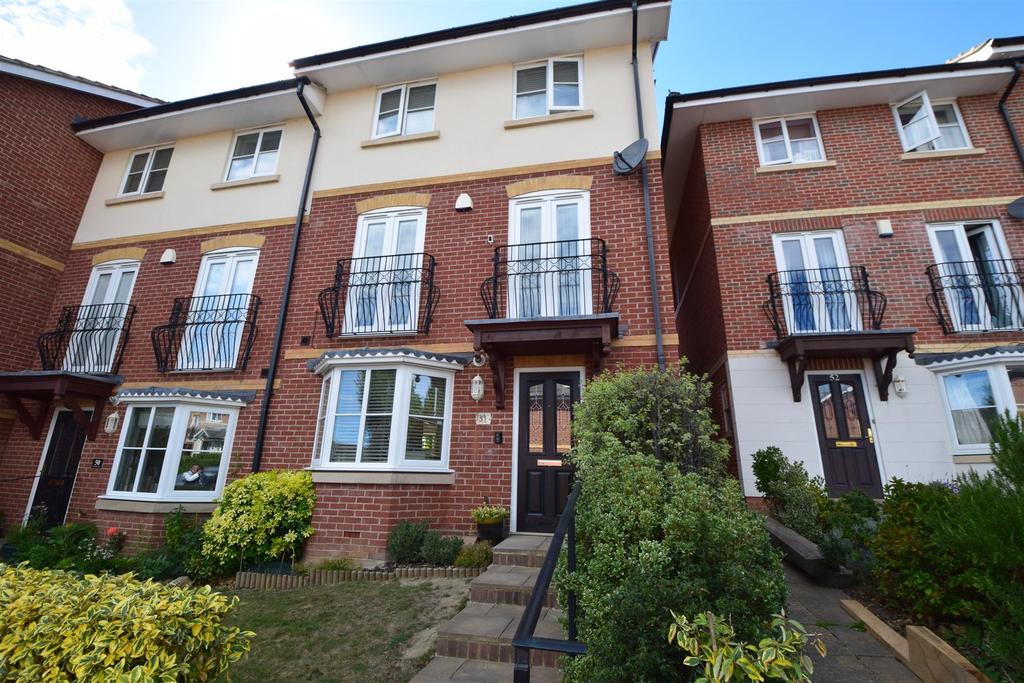 Etchingham Drive, St Leonards On Sea 4 bed end of terrace house £330,000