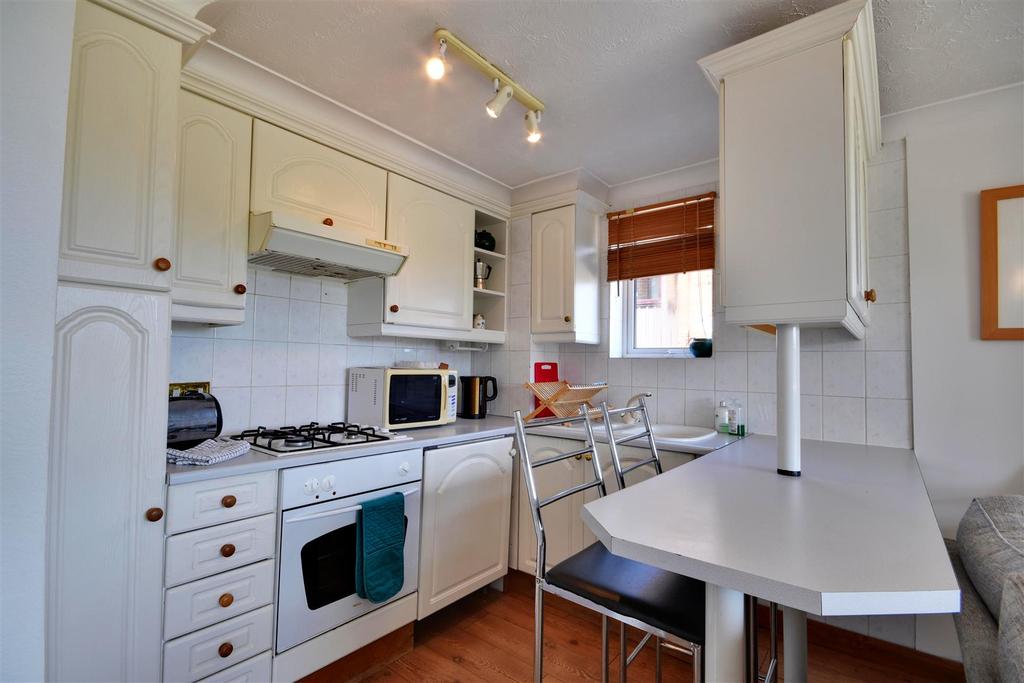 Rock Channel Quay, Rye 1 bed flat - £289,950