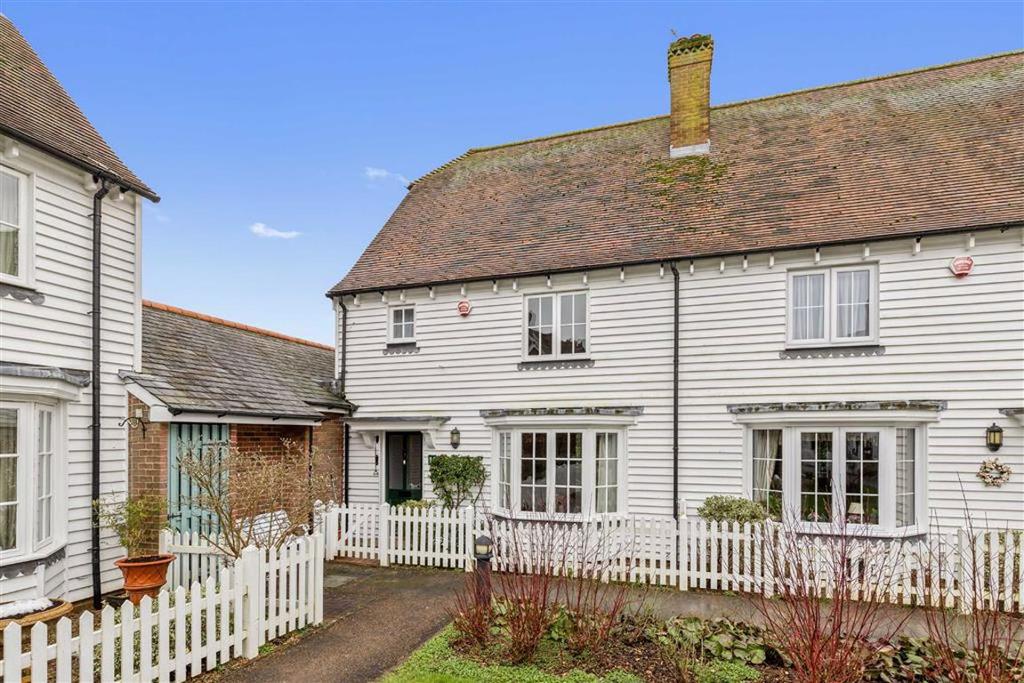 Stonegate, Wye, Ashford 3 bed end of terrace house £475,000