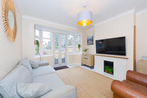 15 Ravensfield Gardens, Epsom, KT19 0ST