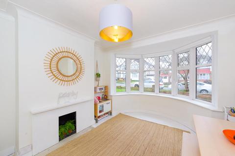 15 Ravensfield Gardens, Epsom, KT19 0ST