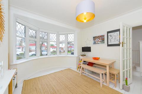 15 Ravensfield Gardens, Epsom, KT19 0ST