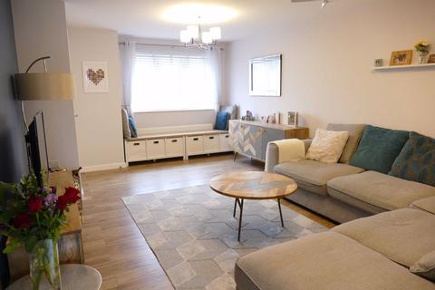 5 Bell Garth, Market Weighton, York, YO43 3GQ