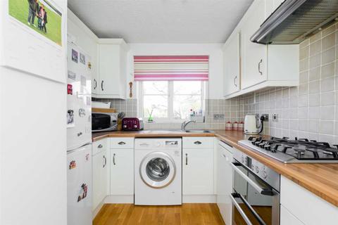 6 Pemberley Close, West Ewell, Epsom, KT19 9LW