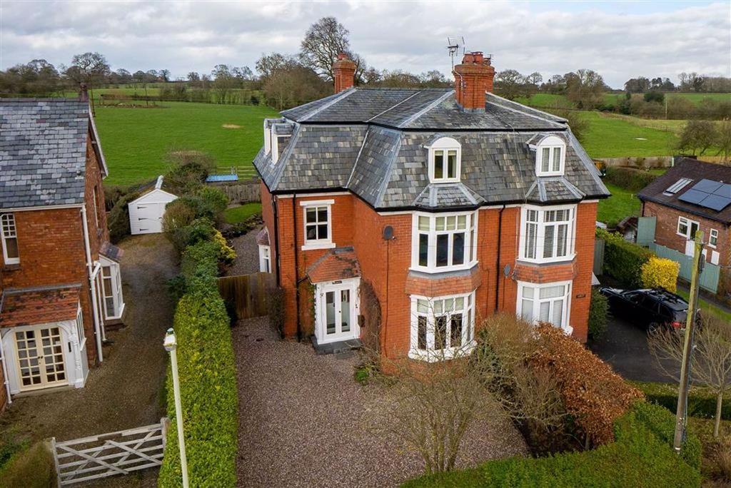 Elson Road, Ellesmere, SY12 6 bed semidetached house £395,000