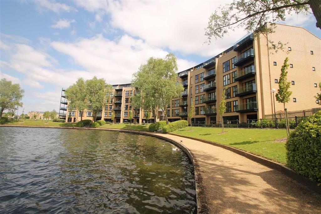 Caldecotte  lake