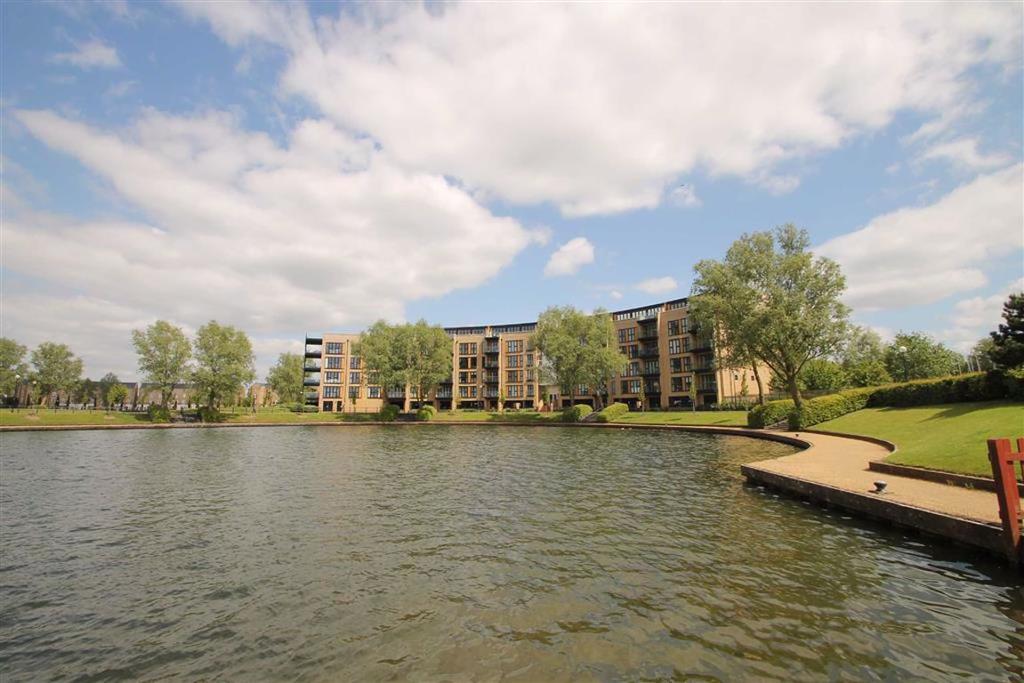 Caldecotte  lake