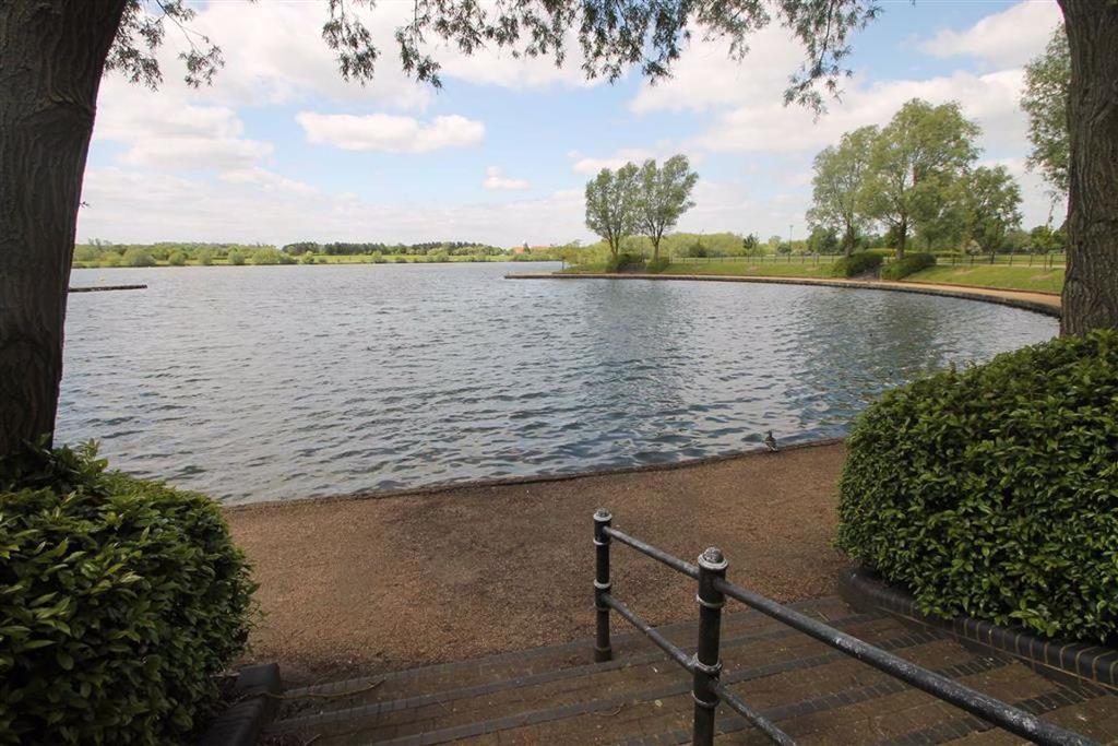 Caldecotte  lake