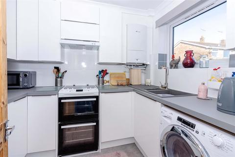 16 Coleridge Close, Goring By Sea, Worthing, BN12 6LD