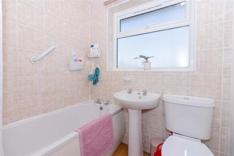 16 Coleridge Close, Goring By Sea, Worthing, BN12 6LD
