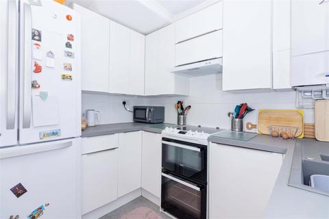 16 Coleridge Close, Goring By Sea, Worthing, BN12 6LD