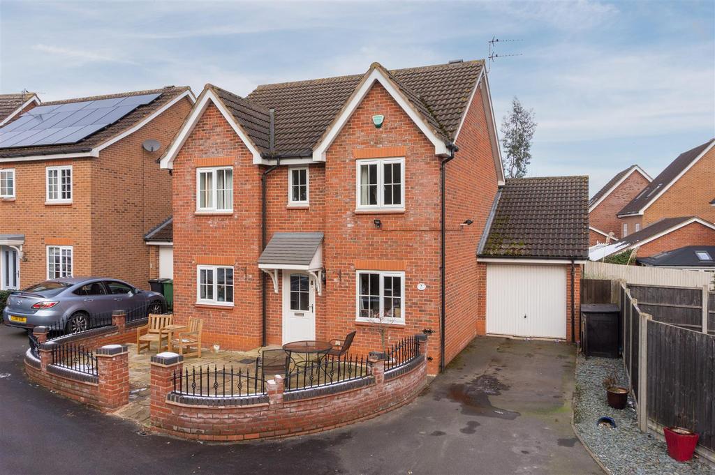 Abbey Close, Shepshed 4 bed detached house £330,000