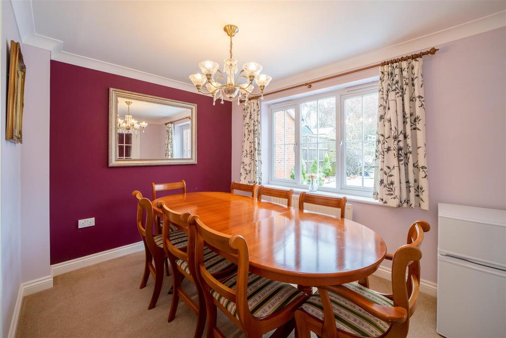 Abbey Close, Shepshed 4 bed detached house £330,000