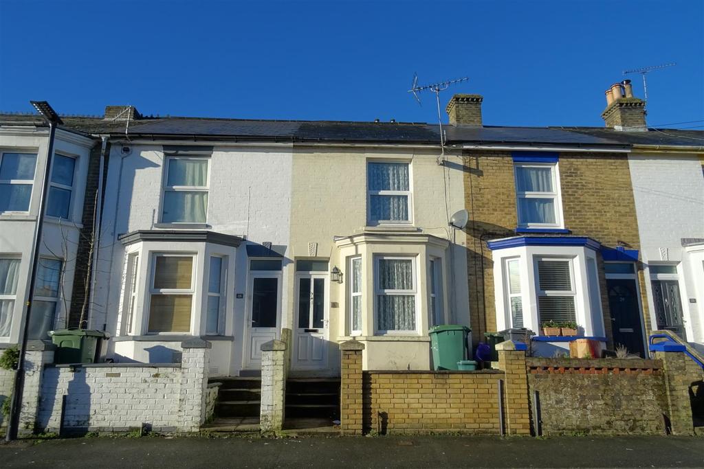 Pelham Road, Cowes 3 bed terraced house £180,000